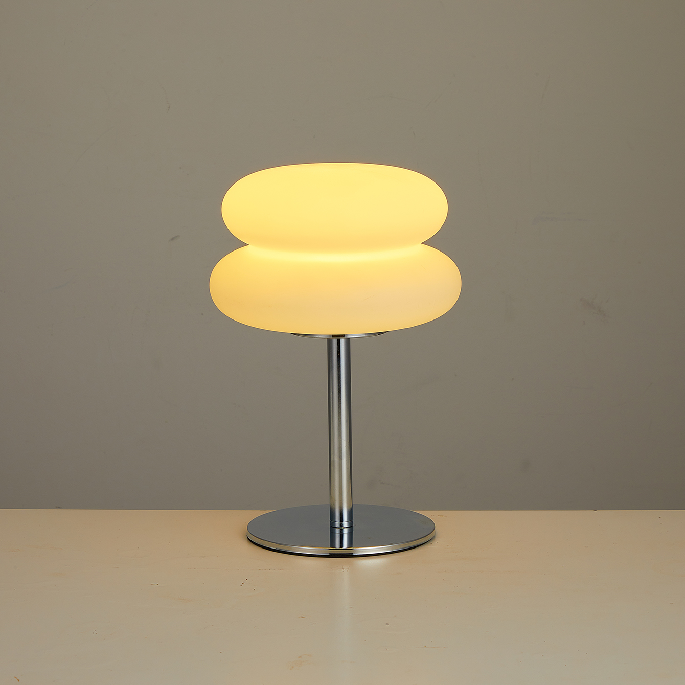 Bauhaus  table lamp plastic la – обзор и цена Mushroom Table Lamp